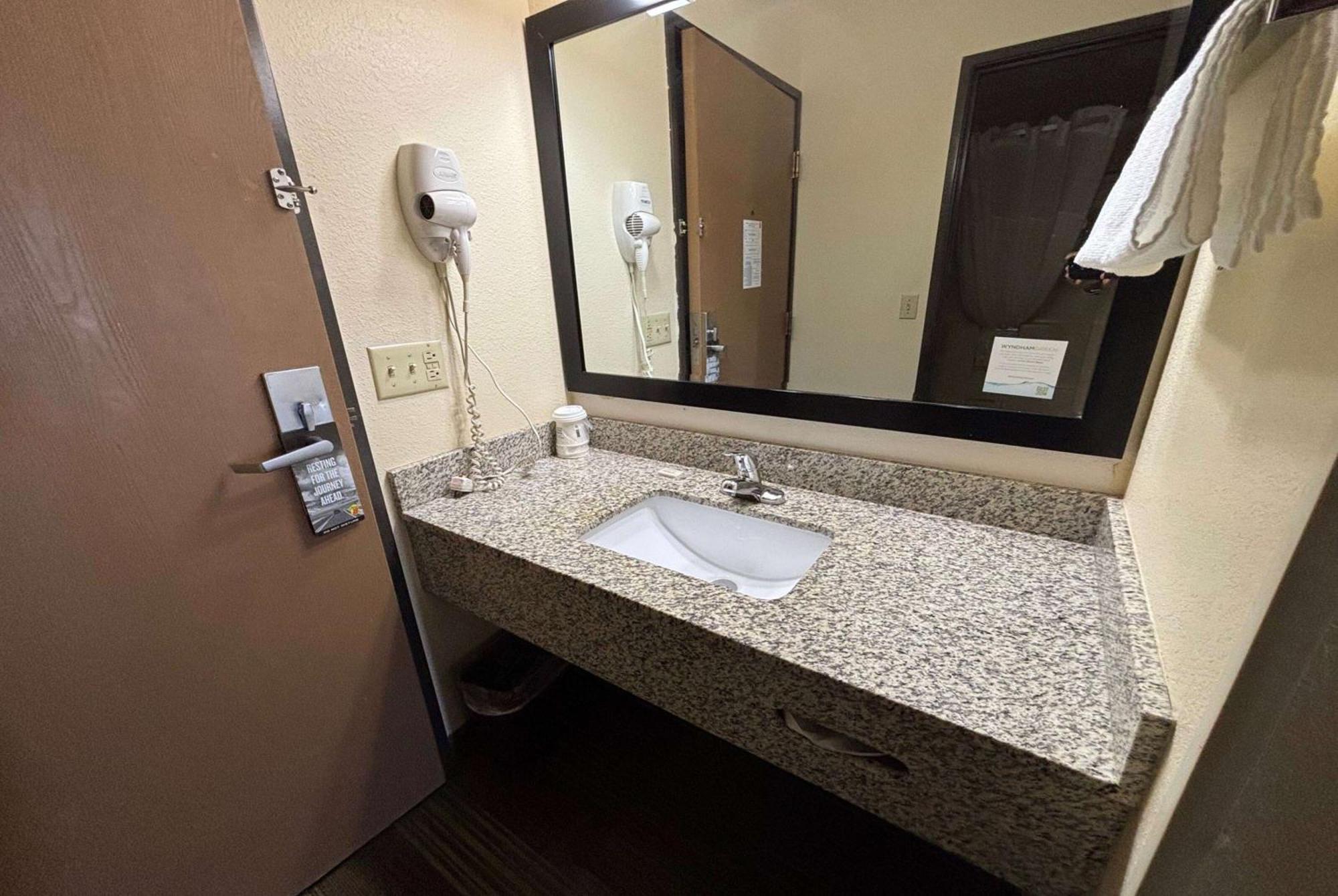 Super 8 By Wyndham Lincoln Hotel Luaran gambar